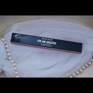 “Eye am Amazing” 24 hour eyeliner